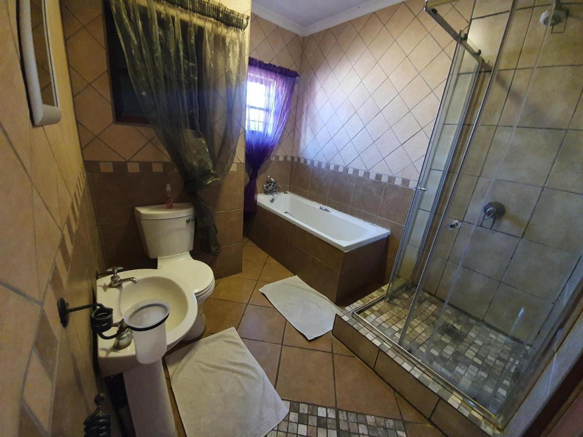 Castello Guesthouse Vryburg Exterior photo